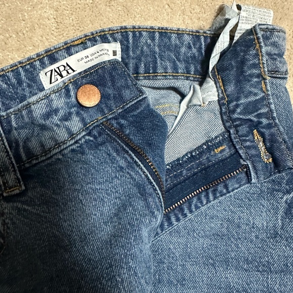 Never Worn Mom Jean - Picture 2 of 3